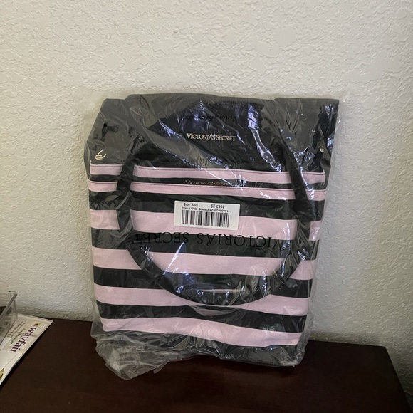 Assortments new VS and PINK TOTES - Picture 13 of 15